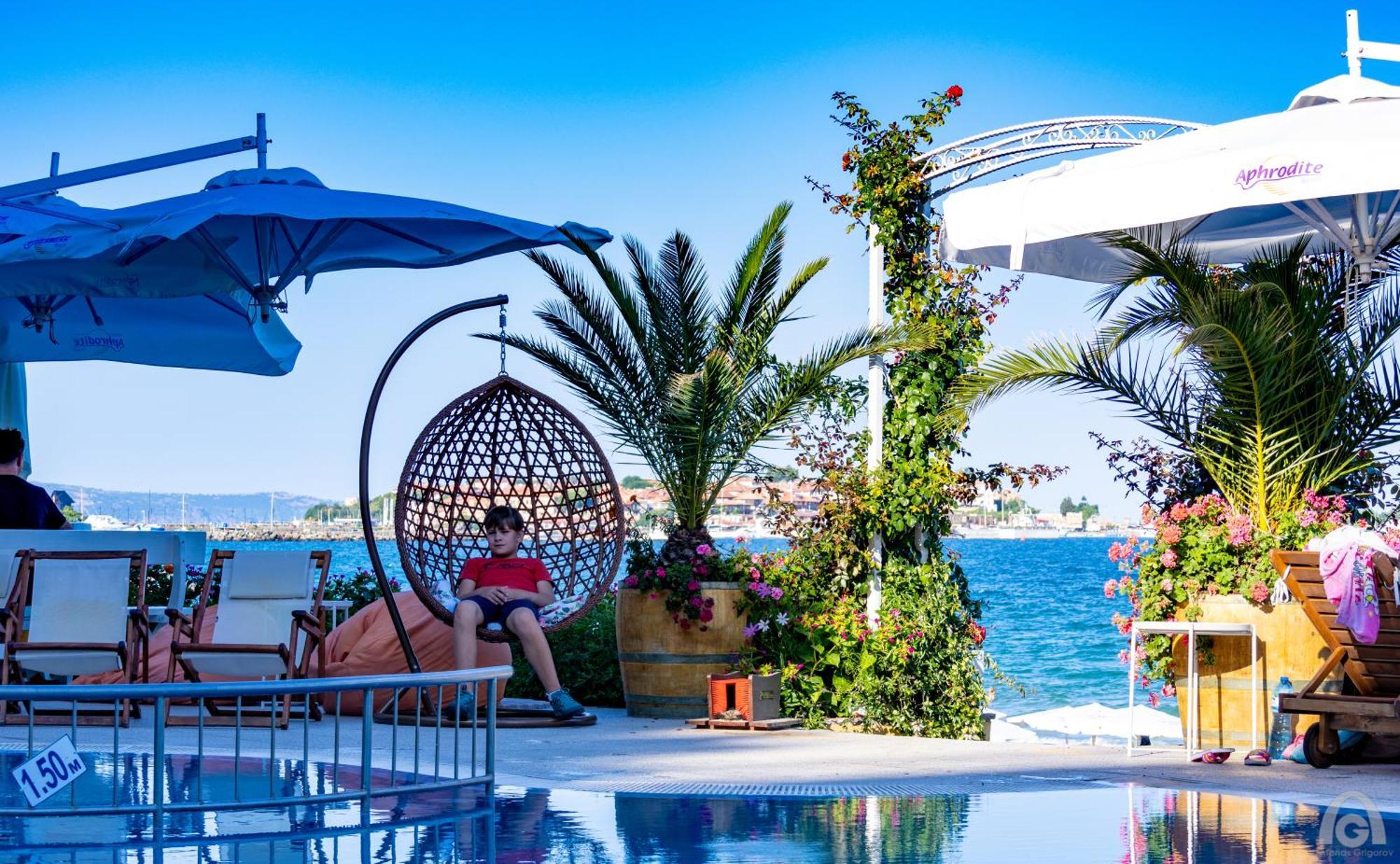 Aphrodite 4*